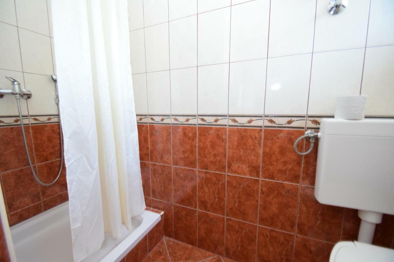 Apartments Nina Starigrad Paklenica Eksteriør bilde