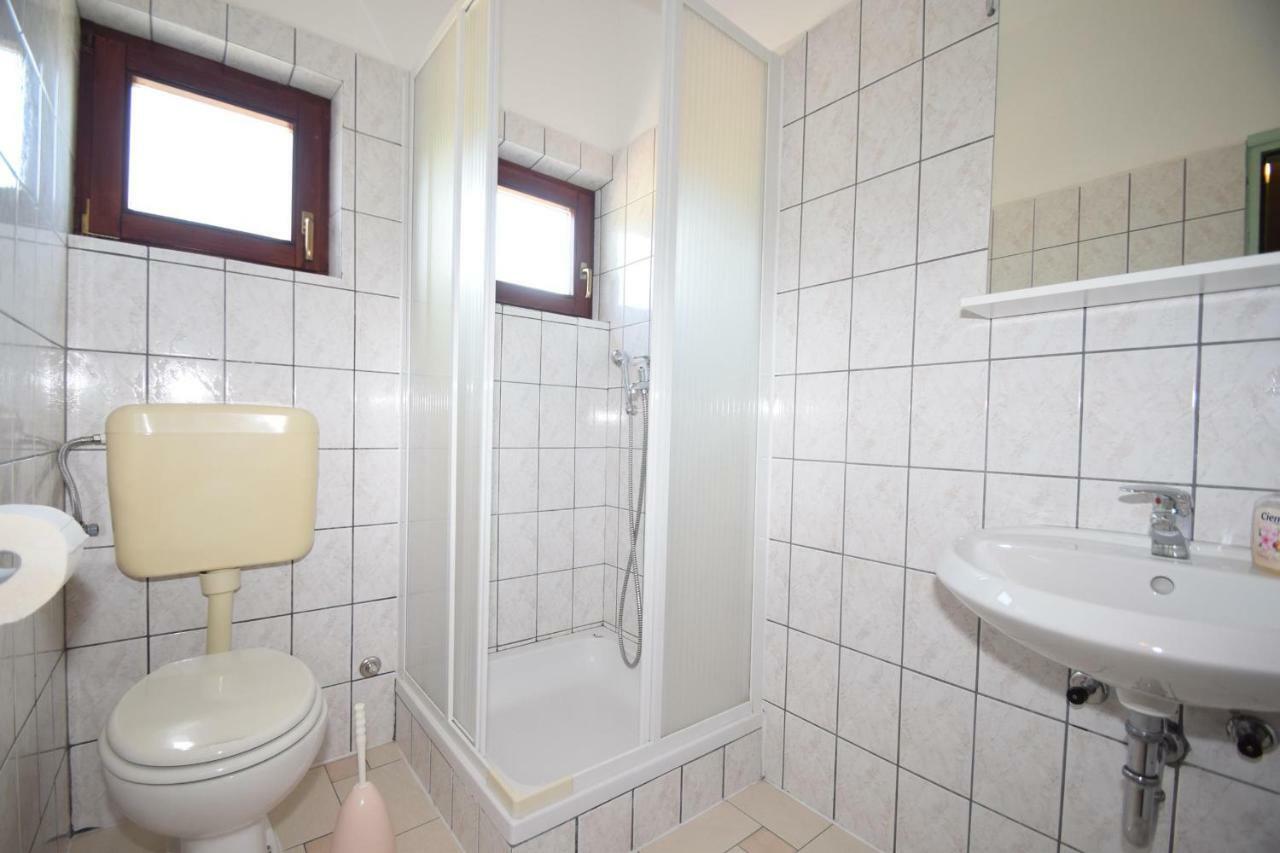 Apartments Nina Starigrad Paklenica Eksteriør bilde