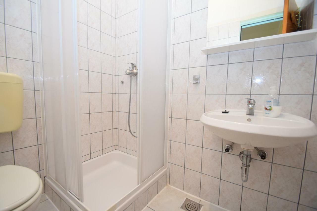 Apartments Nina Starigrad Paklenica Eksteriør bilde