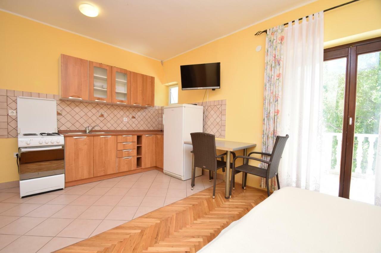 Apartments Nina Starigrad Paklenica Eksteriør bilde