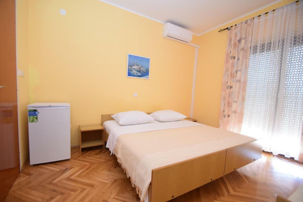 Apartments Nina Starigrad Paklenica Eksteriør bilde