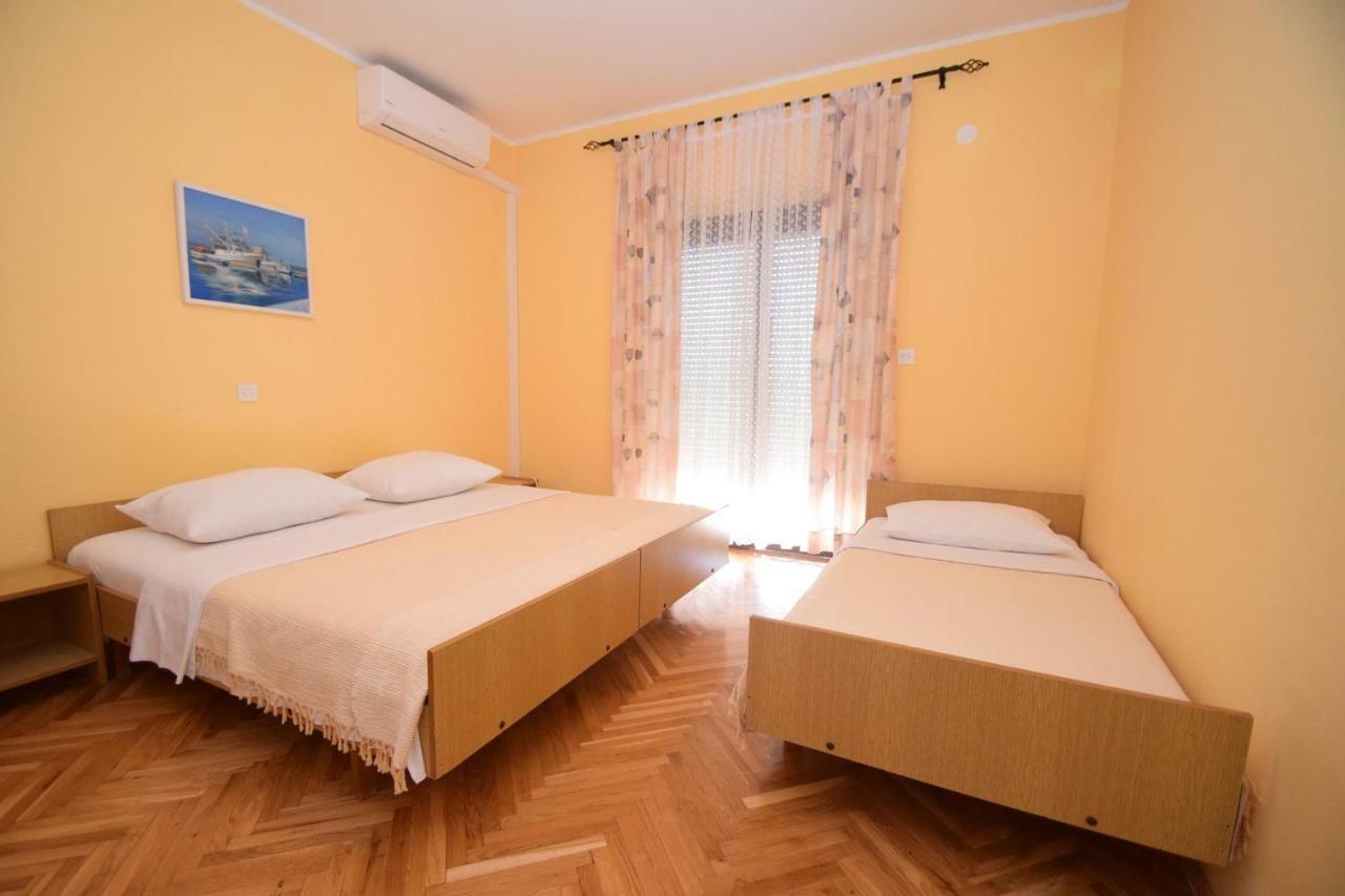 Apartments Nina Starigrad Paklenica Eksteriør bilde