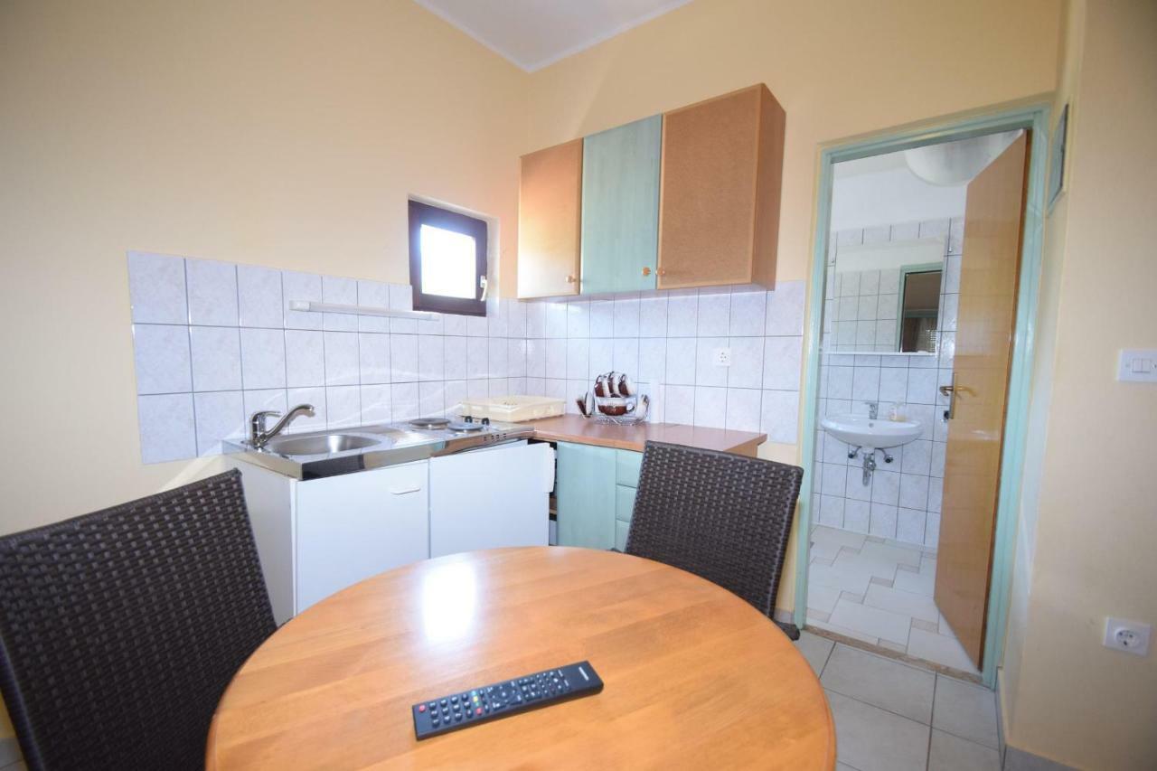 Apartments Nina Starigrad Paklenica Eksteriør bilde