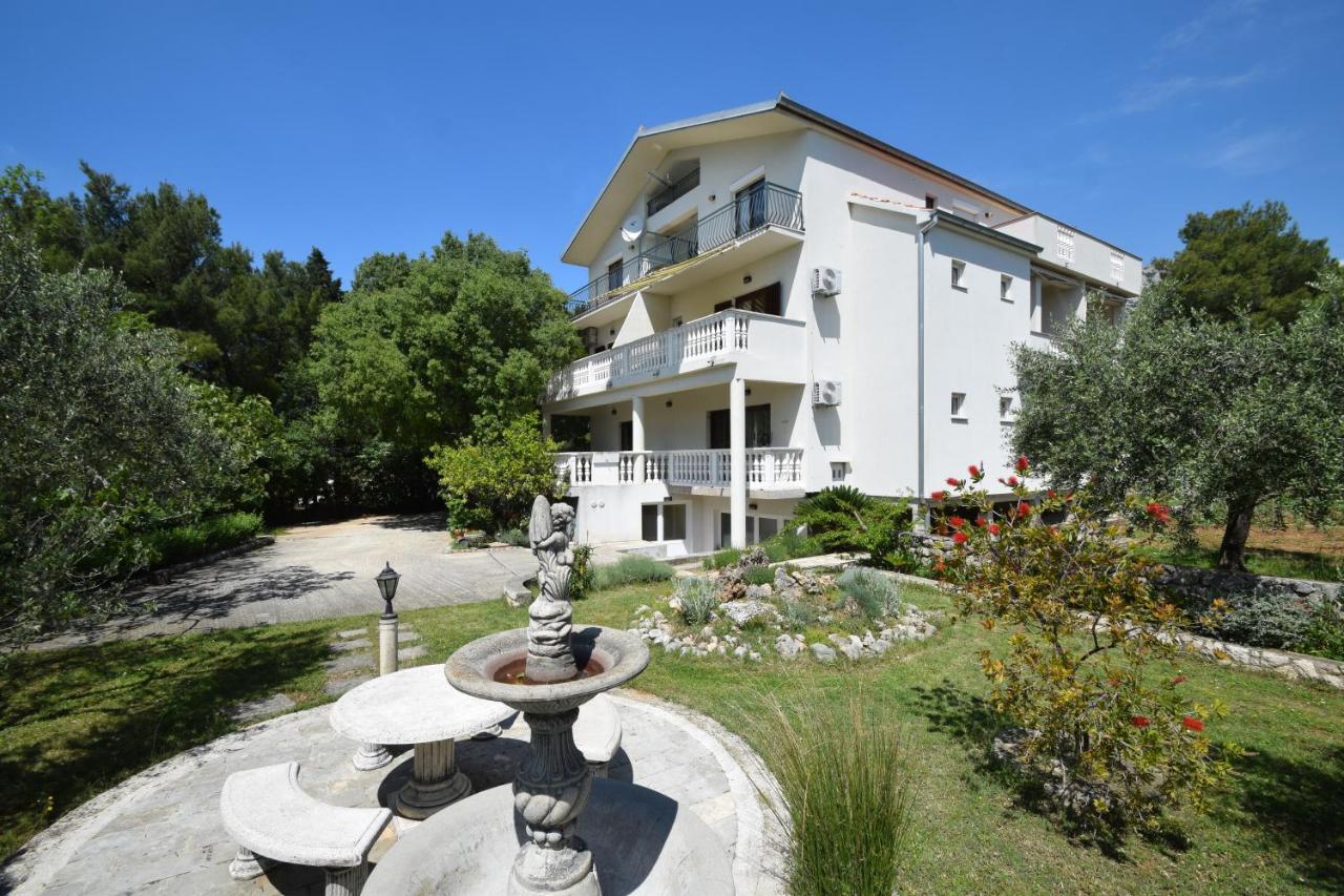 Apartments Nina Starigrad Paklenica Eksteriør bilde